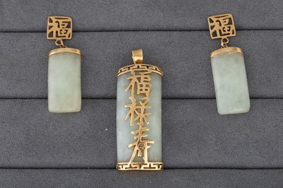 Lot 11 - A JADE AND 9CT GOLD PENDANT, with matching...