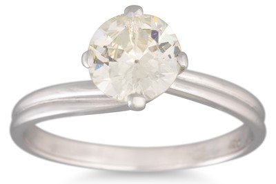 Lot 249 - A DIAMOND SOLITAIRE RING, the old cut diamond,...