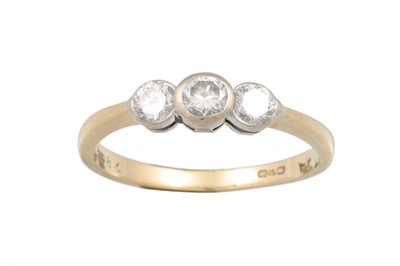 Lot 32 - A THREE STONE DIAMOND RING, the brilliant cut...