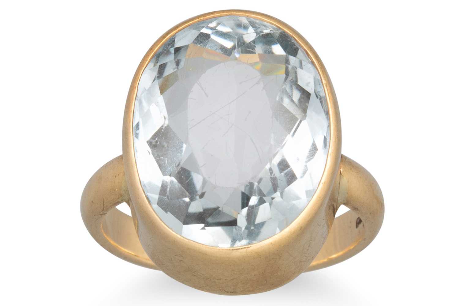 Lot 70 - A TOPAZ DRESS RING, mounted in 9ct gold, size K-L