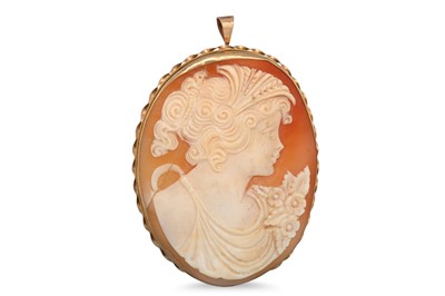 Lot 112 - A CAMEO BROOCH, set in 9ct gold