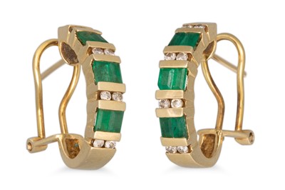 Lot 7 - A PAIR OF EMERALD AND DIAMOND HOOP EARRINGS,...