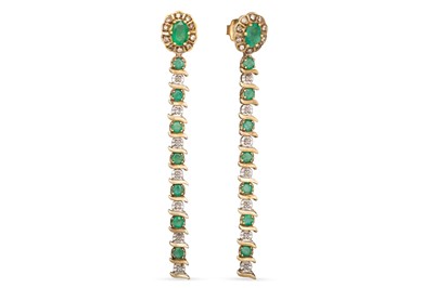 Lot 8 - A PAIR OF EMERALD AND DIAMOND DROP EARRINGS,...