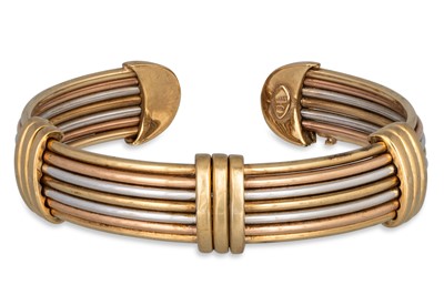 Lot 78 - A TRI-COLOUR BANGLE, stamped 9ct gold, ca 27.4 g.