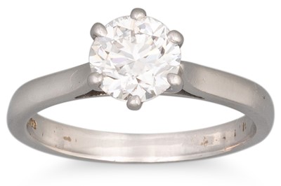 Lot 305 - A DIAMOND SOLITAIRE RING, the brilliant cut...