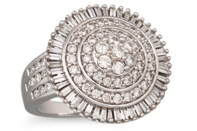 Lot 185 - A DIAMOND CLUSTER RING, the brilliant cut...