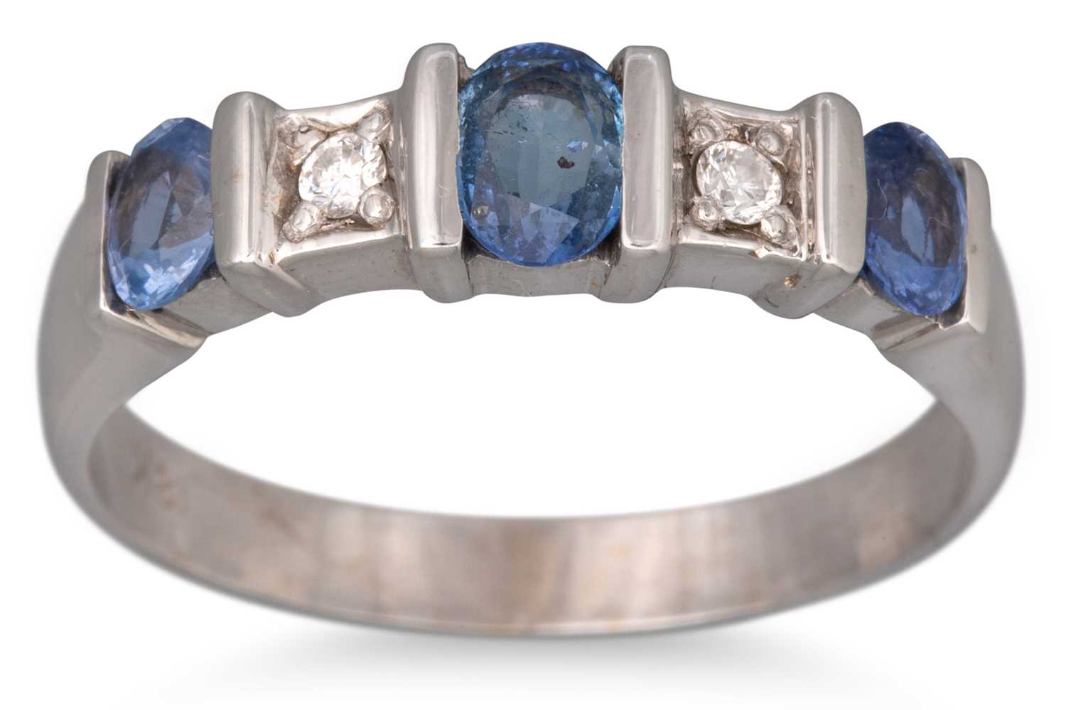 Lot 48 - A DIAMOND AND SAPPHIRE RING, the three oval...