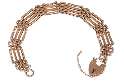 Lot 53 - AN ANTIQUE 9CT GOLD GATE BRACELET, with...