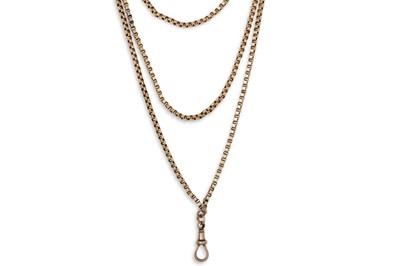 Lot 56 - AN ANTIQUE GOLD MUFF CHAIN, 35 g. 28" long