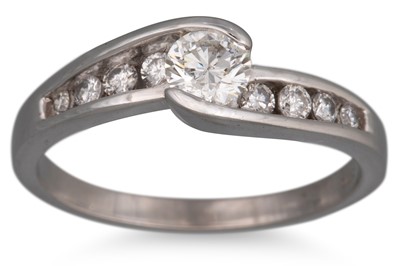 Lot 95 - A DIAMOND SOLITAIRE RING, the  diamond cross...