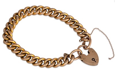 Lot 114 - AN ANTIQUE GOLD CURB LINK BRACELET, padlock...
