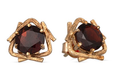 Lot 118 - A PAIR OF GARNET EARRINGS, the circular garnet...