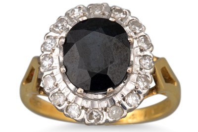 Lot 119 - A DIAMOND AND SAPPHIRE CLUSTER RING, the oval...