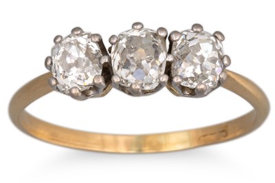 Lot 19 - AN ANTIQUE THREE STONE DIAMOND RING, the old...