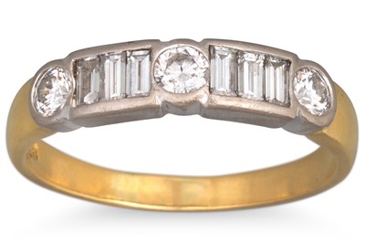 Lot 41 - A DIAMOND RING, the brilliant cut diamond to...