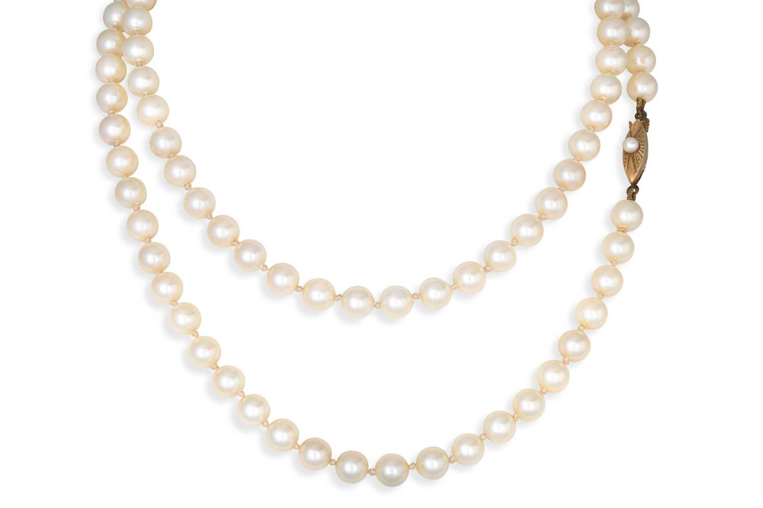 Lot 77 - A SET OF PEARLS, to a 9ct clasp