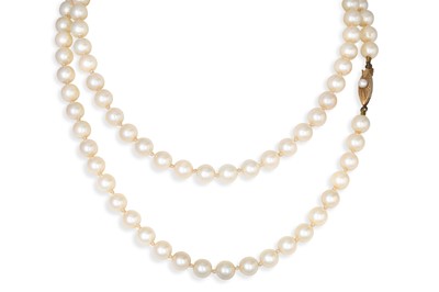 Lot 39 - A SET OF PEARLS, to a 9ct clasp