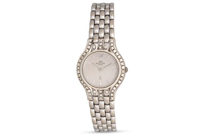 Lot 367 - A 14CT WHITE GOLD GLYCINE WRISTWATCH, diamond...
