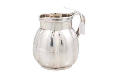 Lot 523 - AN EDWARDIAN PLAIN SILVER MILK JUG, with...