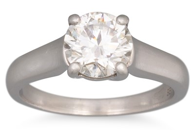 Lot 236 - A DIAMOND SOLITAIRE RING, the brilliant cut...