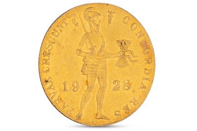 Lot 325 - A 1928 NETHERLANDS, 1 DUCAT COIN,  22 ct gold,...