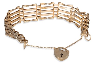 Lot 85 - A 9CT GOLD GATE LINK BRACELET, padlock clasp &...