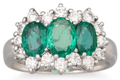 Lot 135 - AN EMERALD AND DIAMOND CLUSTER RING, set with...