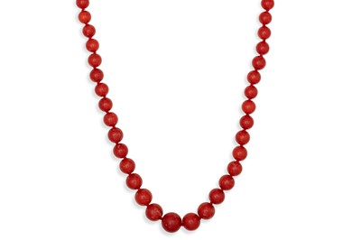 Lot 143 - A CORAL BEADED NECKLACE, to an 18ct yellow...