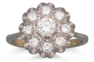 Lot 145 - A DIAMOND CLUSTER RING, the brilliant cut...