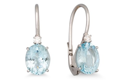 Lot 150 - A PAIR OF AQUAMARINE AND DIAMOND DROP EARRINGS,...