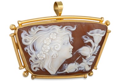 Lot 28 - AN ART NOUVEAU SHELL CAMEO BROOCH, gold mounted