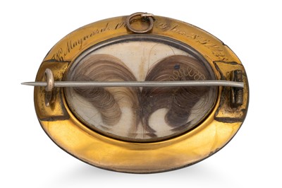 Lot 36 - A VICTORIAN GOLD AND ENAMEL MEMORIAL BROOCH,...