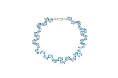 Lot 36 - A BLUE TOPAZ AND DIAMOND BRACELET, the oval...