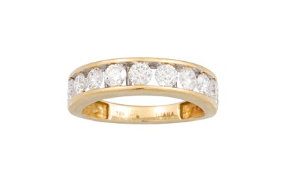Lot 39 - A DIAMOND HALF ETERNITY RING, the brilliant...