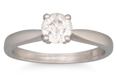 Lot 233 - A DIAMOND SOLITAIRE RING, the old cut diamond...