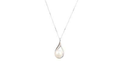 Lot 115 - A LARGE PEARL AND DIAMOND PENDANT, the central...