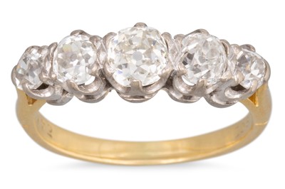 Lot 261 - AN ANTIQUE DIAMOND FIVE STONE RING, the old...