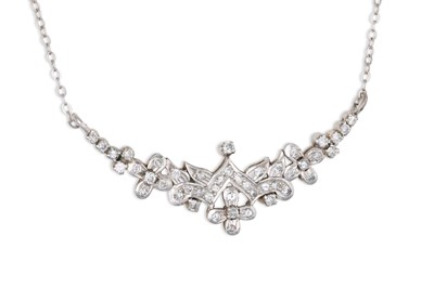 Lot 264 - A DIAMOND CLUSTER PENDANT, the diamond set...