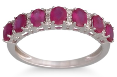 Lot 48 - A DIAMOND AND RUBY RING, the oval rubiesset...