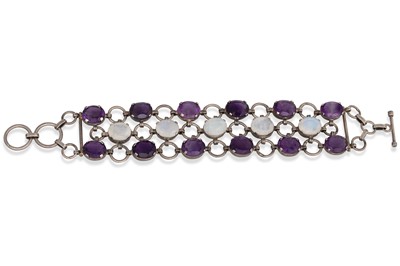 Lot 58 - AN AMETHYST AND MOONSTONE BRACELET, the oval...