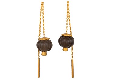 Lot 90 - A PAIR OF CARVED SMOKY QUARTZ DROP EARRINGS,...