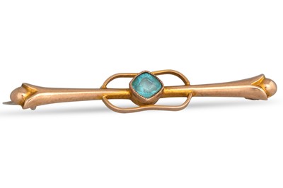 Lot 102 - A VINTAGE 9CT GOLD BAR BROOCH, stone set