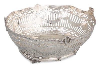 Lot 410 - AN EDWARDIAN SILVER OPEN BASKET, Birmingham,...