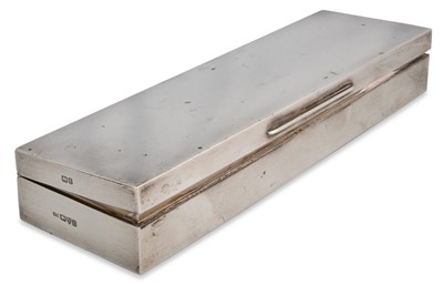Lot 411 - AN EDWARDIAN RECTANGULAR SILVER CIGAR BOX,...