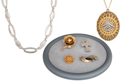 Lot 373 - AN INTERESTING COLLECTION OF VINTAGE AND LATER...