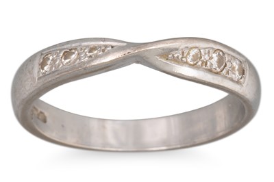 Lot 123 - A DIAMOND SET BAND RING, in 18ct white gold, 3...