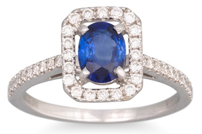 Lot 182 - A DIAMOND AND SAPPHIRE CLUSTER RING, the oval...
