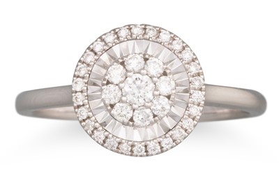 Lot 184 - A DIAMOND CLUSTER RING, pavé set to 18ct white...