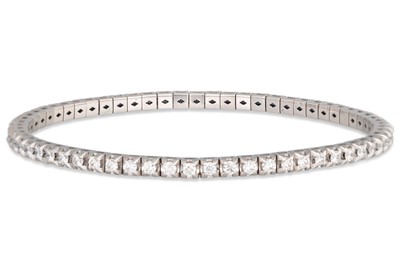 Lot 272 - A DIAMOND BANGLE, of closed expandable form in...