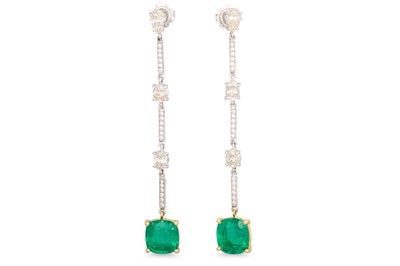 Lot 274 - A PAIR OF EMERALD AND DIAMOND DROP EARRINGS,...